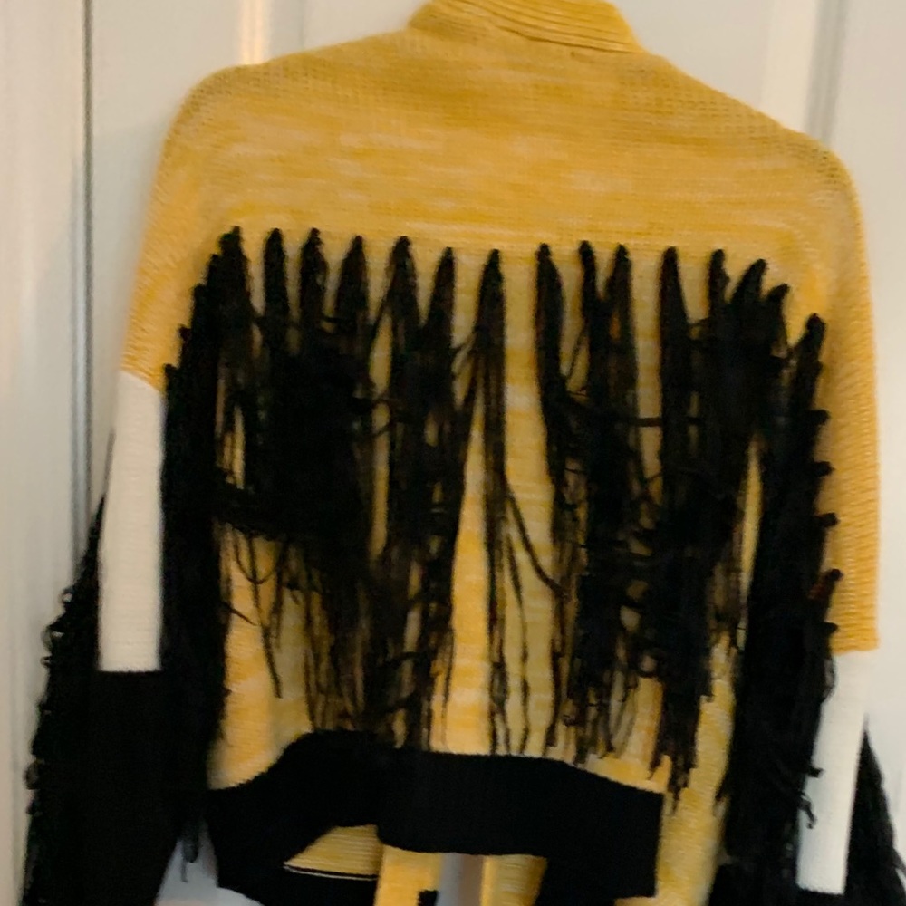 Trendy yellow sweater w/ fringing sleeves - sz 14